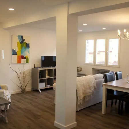 Apartamento Turístico Alfredo Truan *